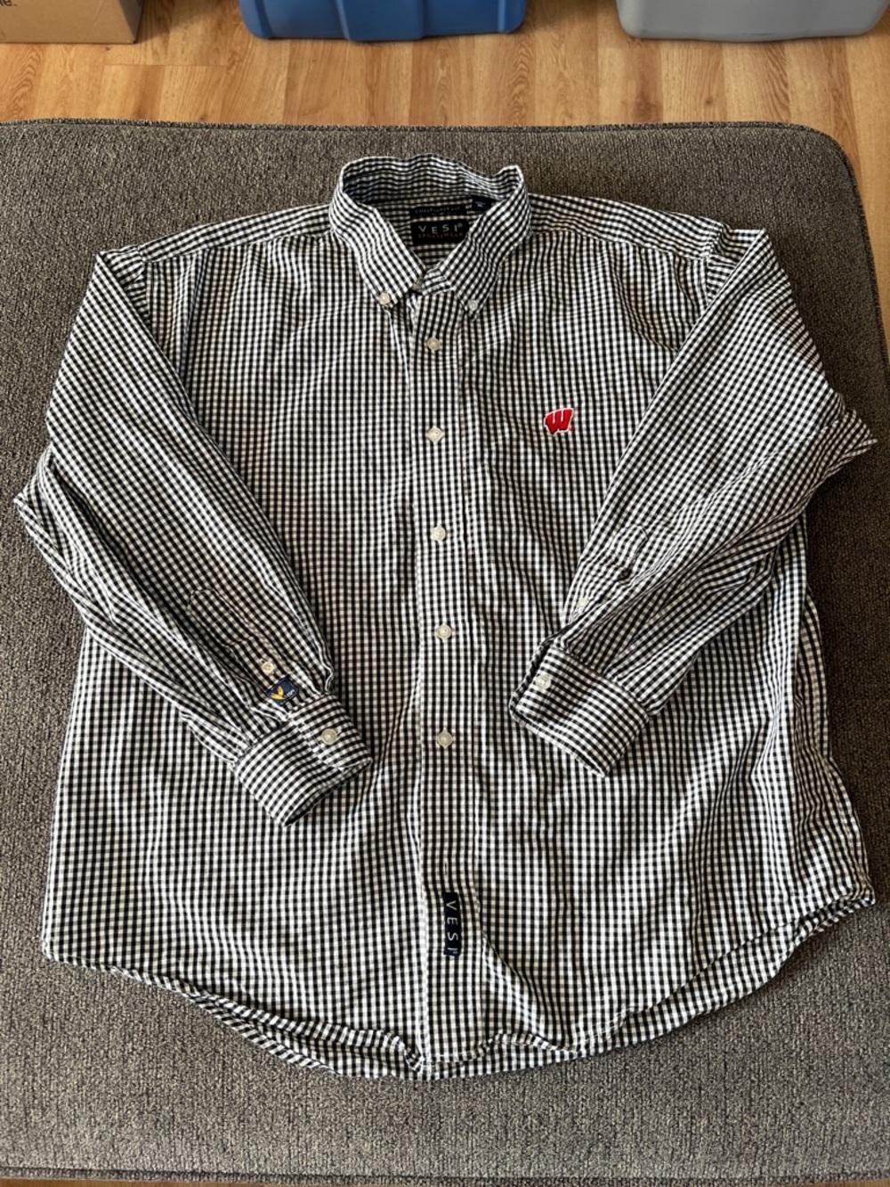 Vesti Black & White Gingham Button-Down Shirt University Wisconsin Badgers